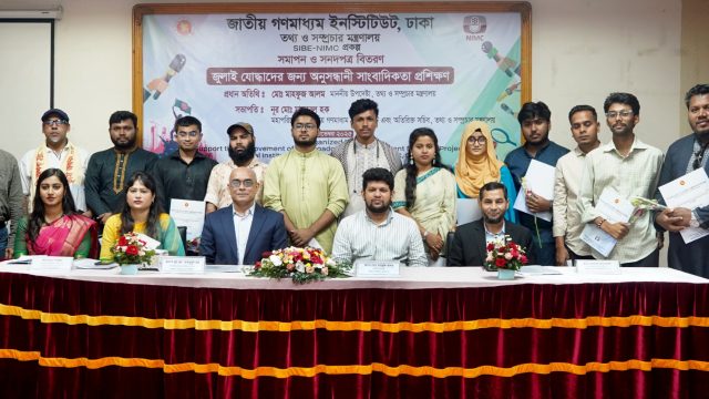 গণমাধ্যমে দ্বিতীয়-তৃতীয় স্তরের সবাই আ.লীগের অনুসারী: মাহফুজ